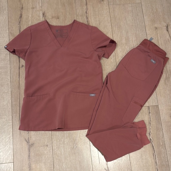 Cherokee Women's Rust Scrub Set - Picture 1 of 1